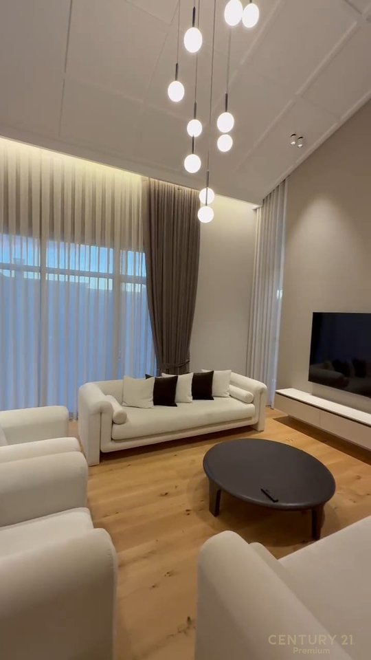 JEPET ME QERA VILË 2-KATËSHE ME PISHINË!