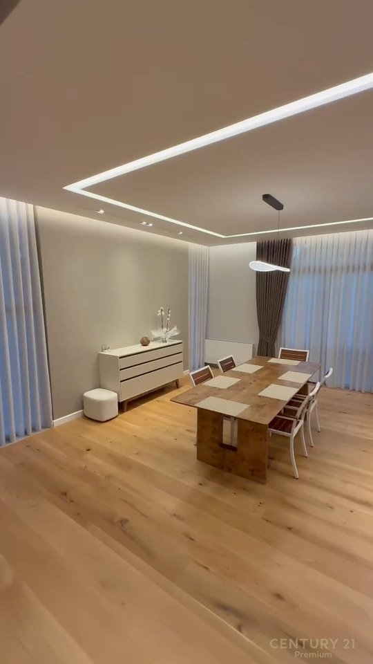 JEPET ME QERA VILË 2-KATËSHE ME PISHINË!