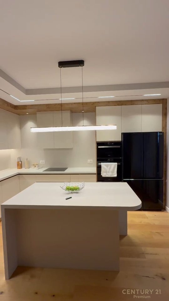 JEPET ME QERA VILË 2-KATËSHE ME PISHINË!