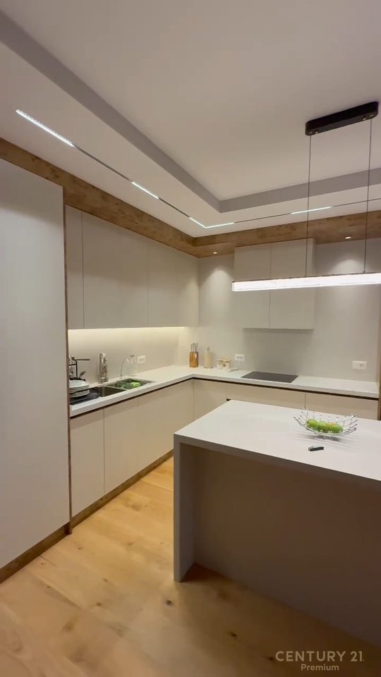 JEPET ME QERA VILË 2-KATËSHE ME PISHINË!