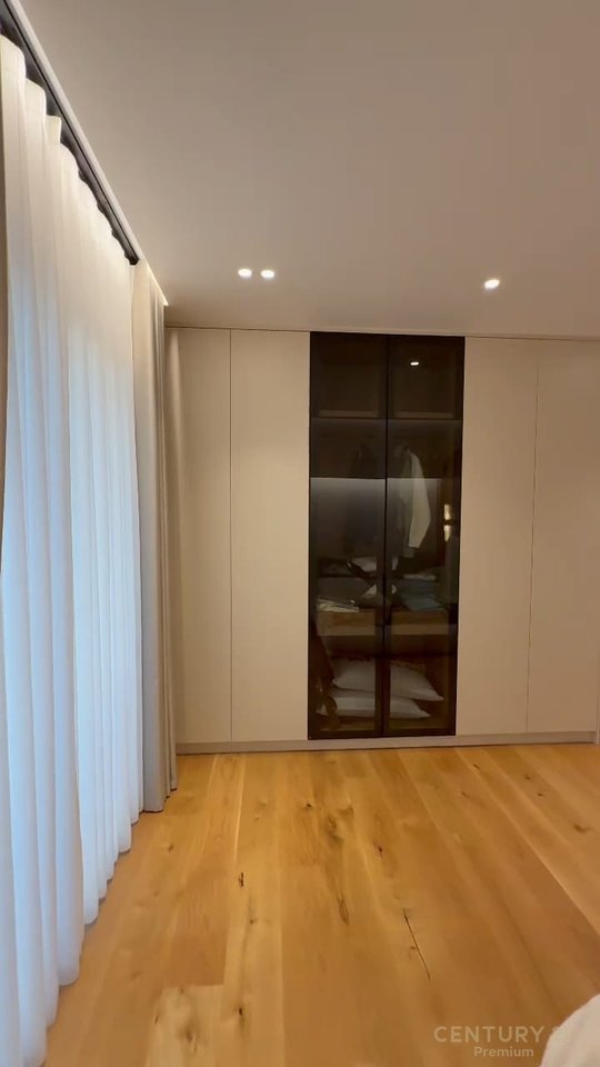 JEPET ME QERA VILË 2-KATËSHE ME PISHINË!