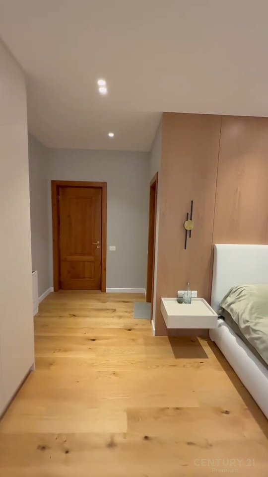 JEPET ME QERA VILË 2-KATËSHE ME PISHINË!