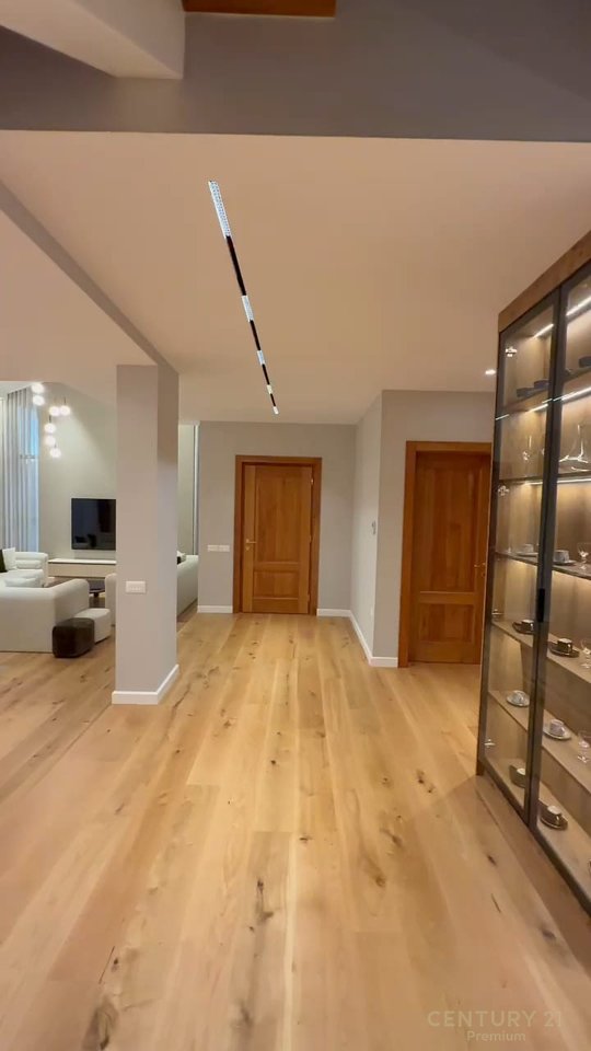 JEPET ME QERA VILË 2-KATËSHE ME PISHINË!