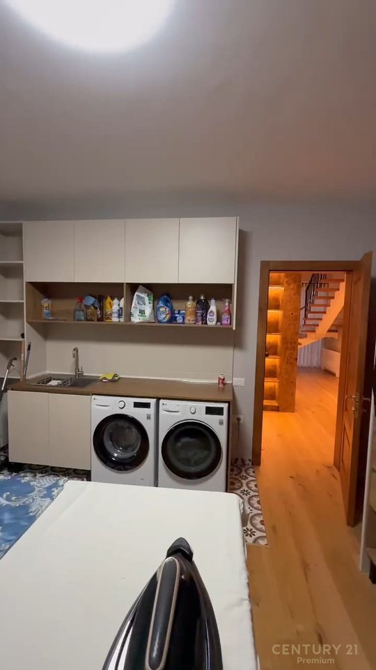 JEPET ME QERA VILË 2-KATËSHE ME PISHINË!