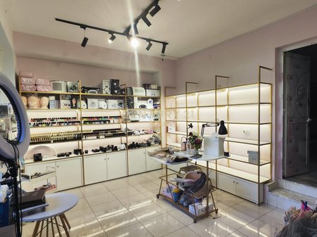 Shop for rent on a secondary road