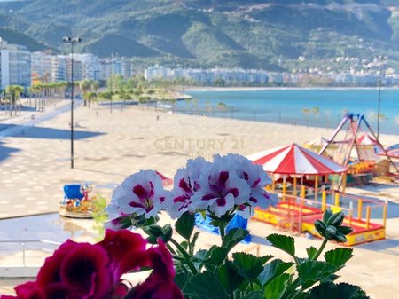 Apartament 1+1 me Qira me Pamje nga Deti