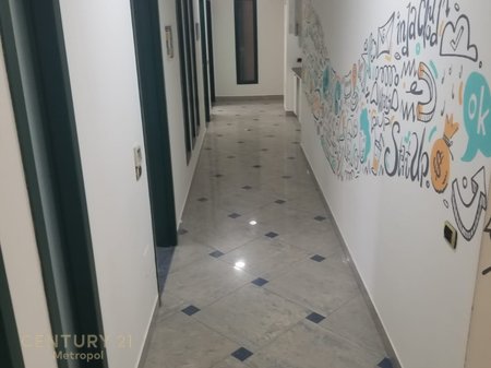 Njësi Biznesi Unike për Shitje në Qendër të Bllokut