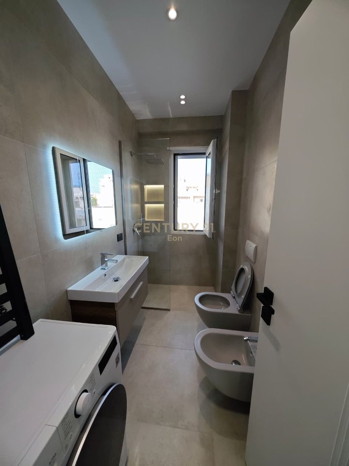 SHITET APARTAMENT 2+1 PAMJE DETI , ME VERANDE !