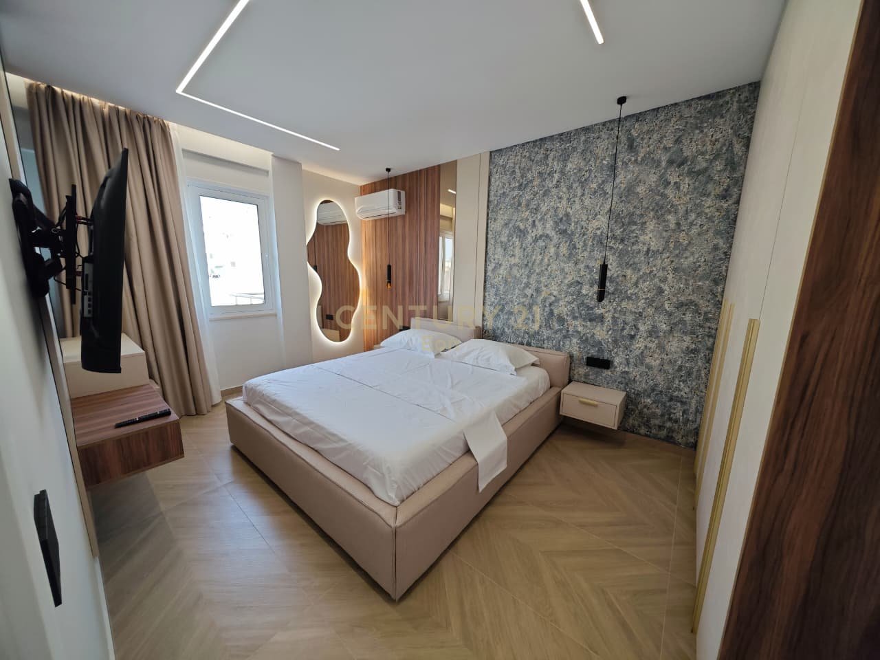 SHITET APARTAMENT 2+1 PAMJE DETI , ME VERANDE !