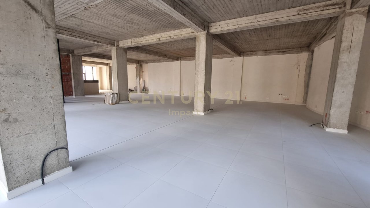 Spazio multifunzionale in affitto a Kamëz, €10.000!