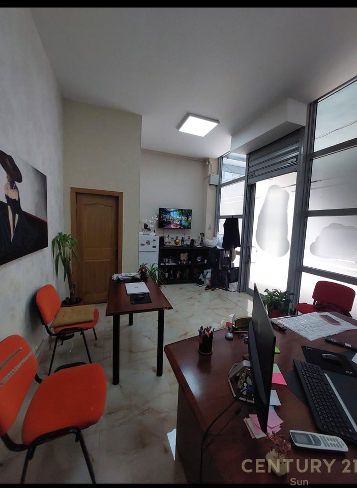 Shitet Dyqan / Zyrë te Ish Ekspozita !