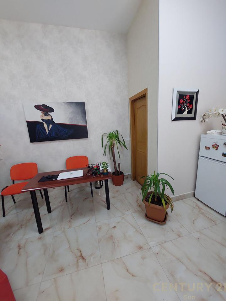 Shitet Dyqan / Zyrë te Ish Ekspozita !