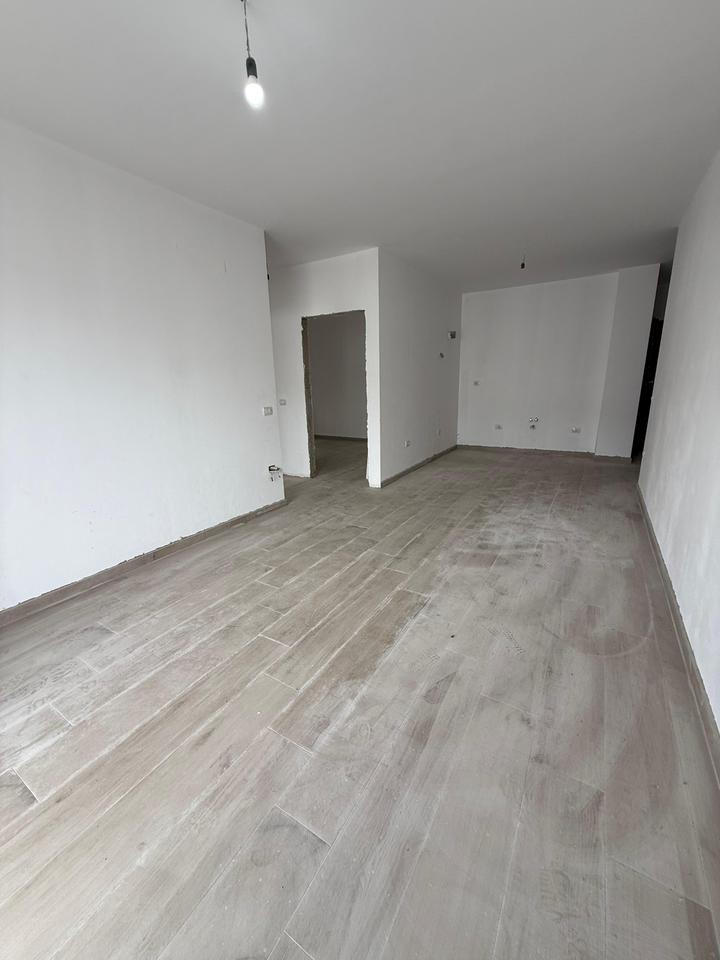 SHITET APARTAMENT 2+1 NE KUNE (SHENGJIN) VIJA E PARE ME PAMJE DETI!