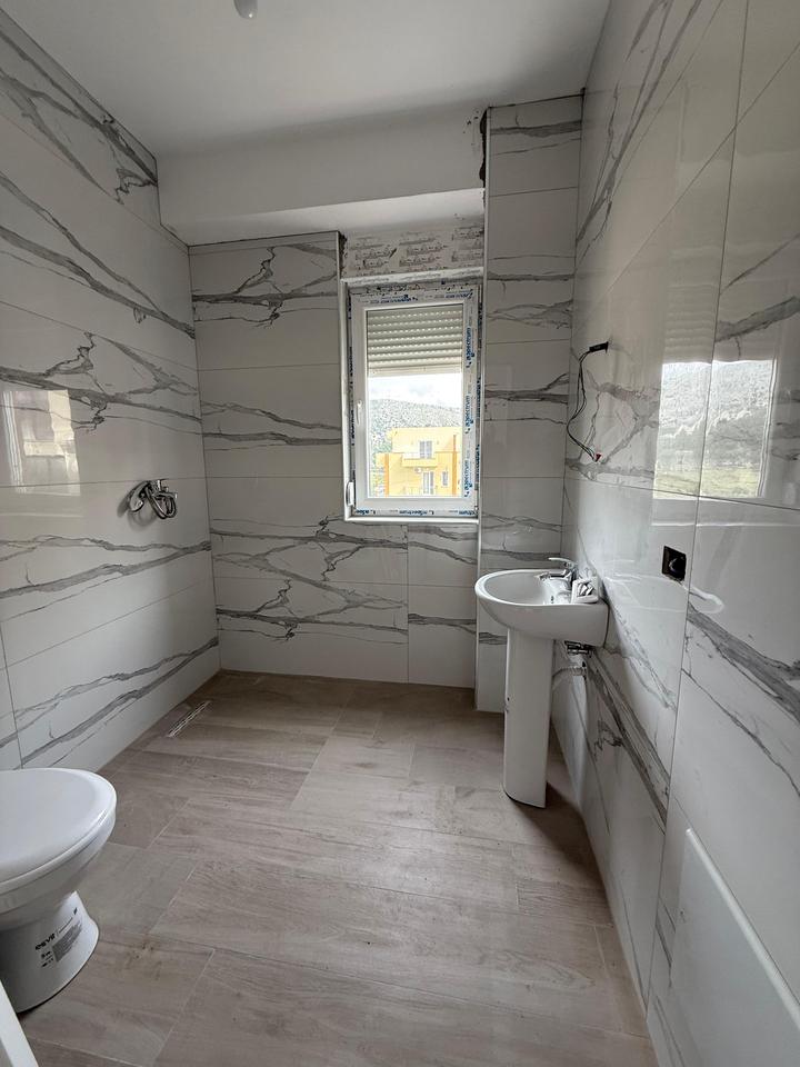 SHITET APARTAMENT 2+1 NE KUNE (SHENGJIN) VIJA E PARE ME PAMJE DETI!