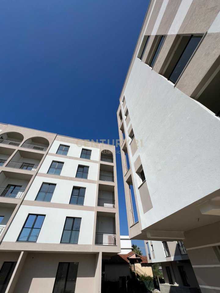APARTAMET 158M2 PER SHITJE NE REZIDENCENORIENTAL 1+1+10M2 BALLKON DHE 83M2 VERANDE