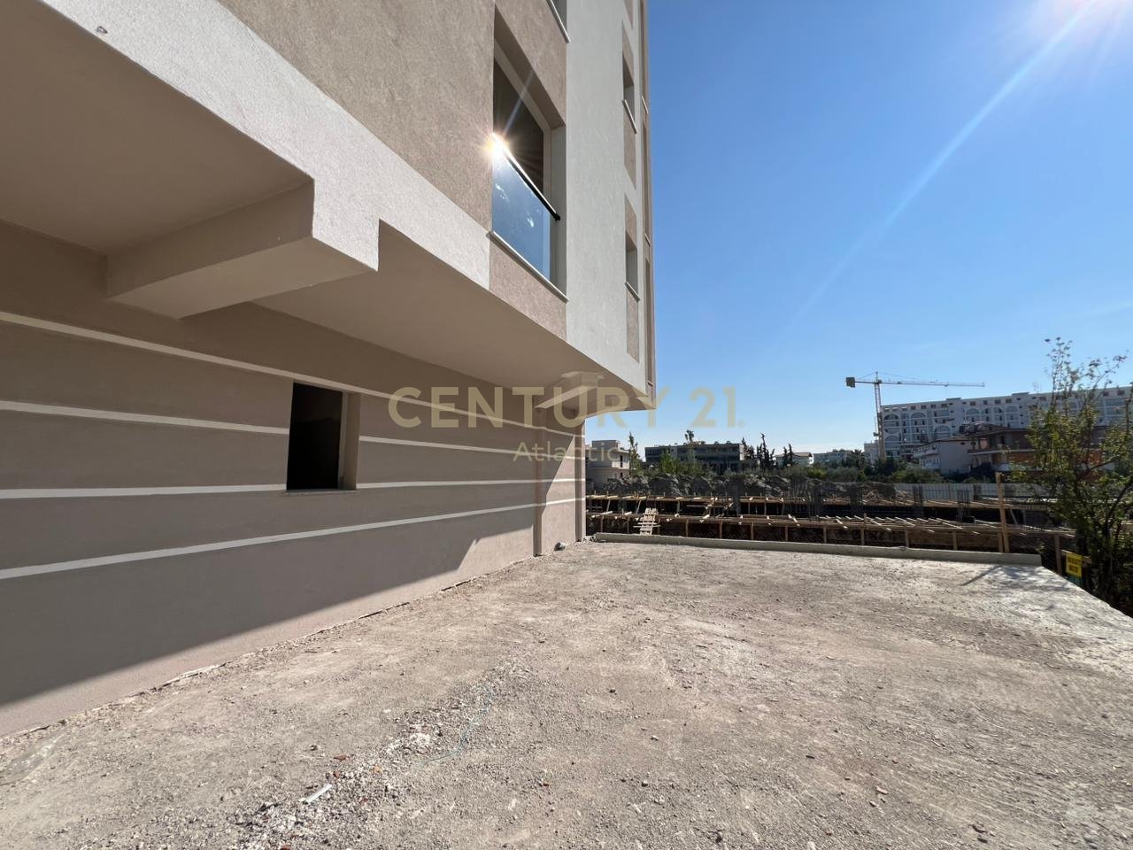APARTAMET 158M2 PER SHITJE NE REZIDENCENORIENTAL 1+1+10M2 BALLKON DHE 83M2 VERANDE