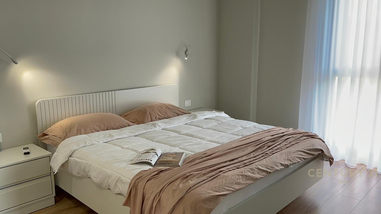 IN VENDITA APPARTAMENTO 2+1+2 CON POSTO AUTO VICINO A KODRA E DIELLIT!