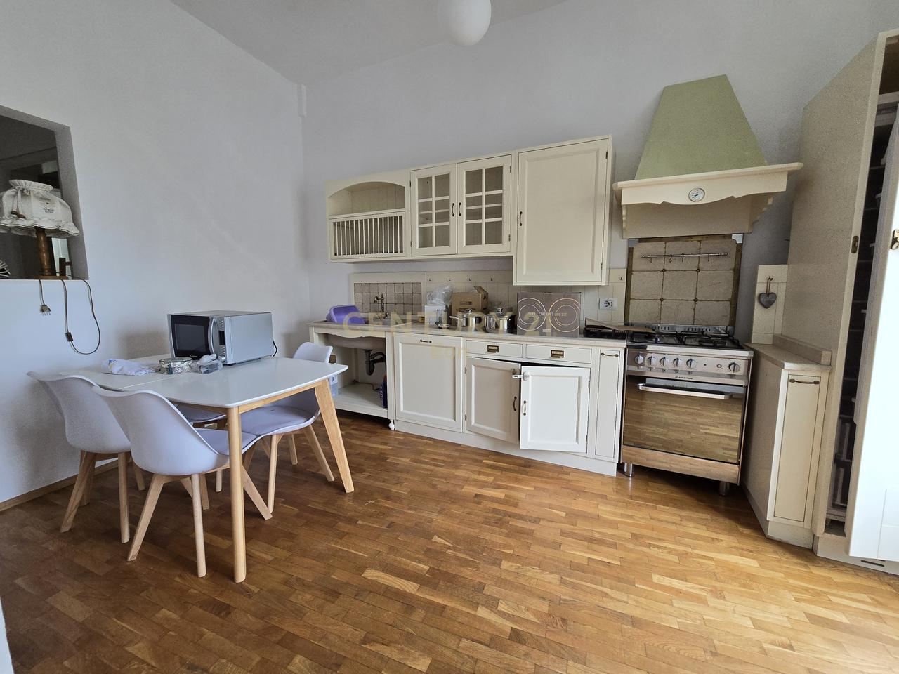 Shitet Duplex në Qendër të Durrësit !