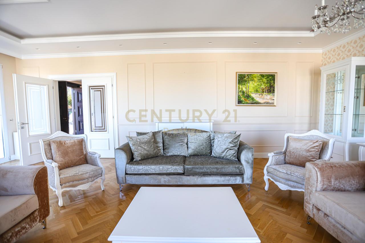 VILE LUKSOZE ME QIRA, LIQENI I THATE, TIRANE!