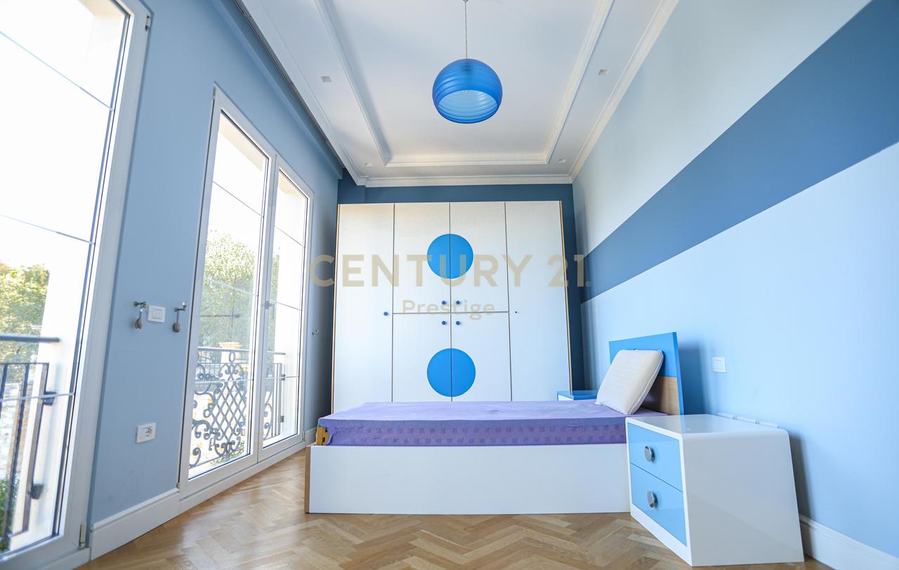 VILE LUKSOZE ME QIRA, LIQENI I THATE, TIRANE!