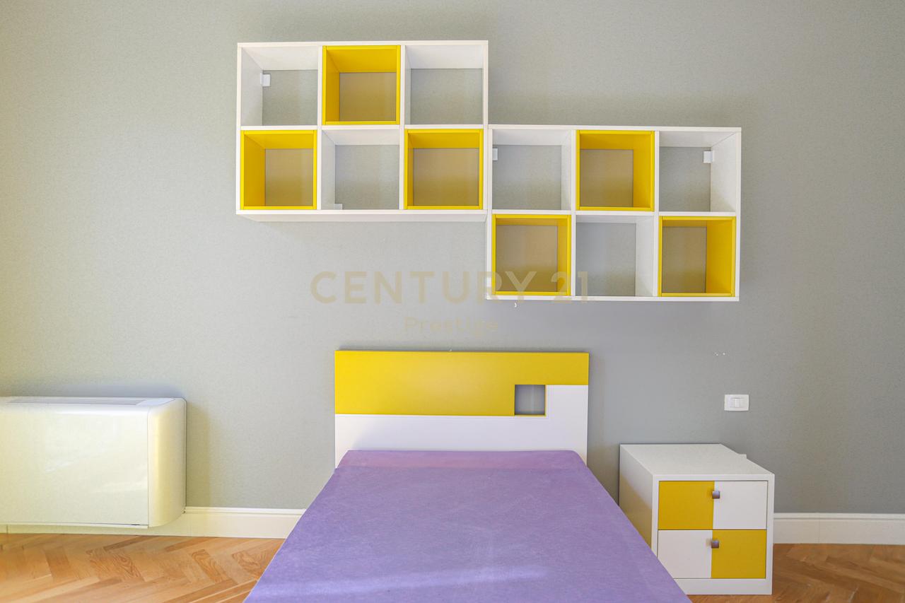 VILE LUKSOZE ME QIRA, LIQENI I THATE, TIRANE!