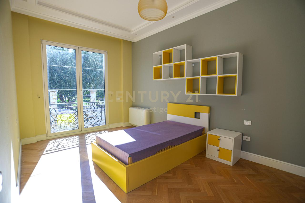 VILE LUKSOZE ME QIRA, LIQENI I THATE, TIRANE!