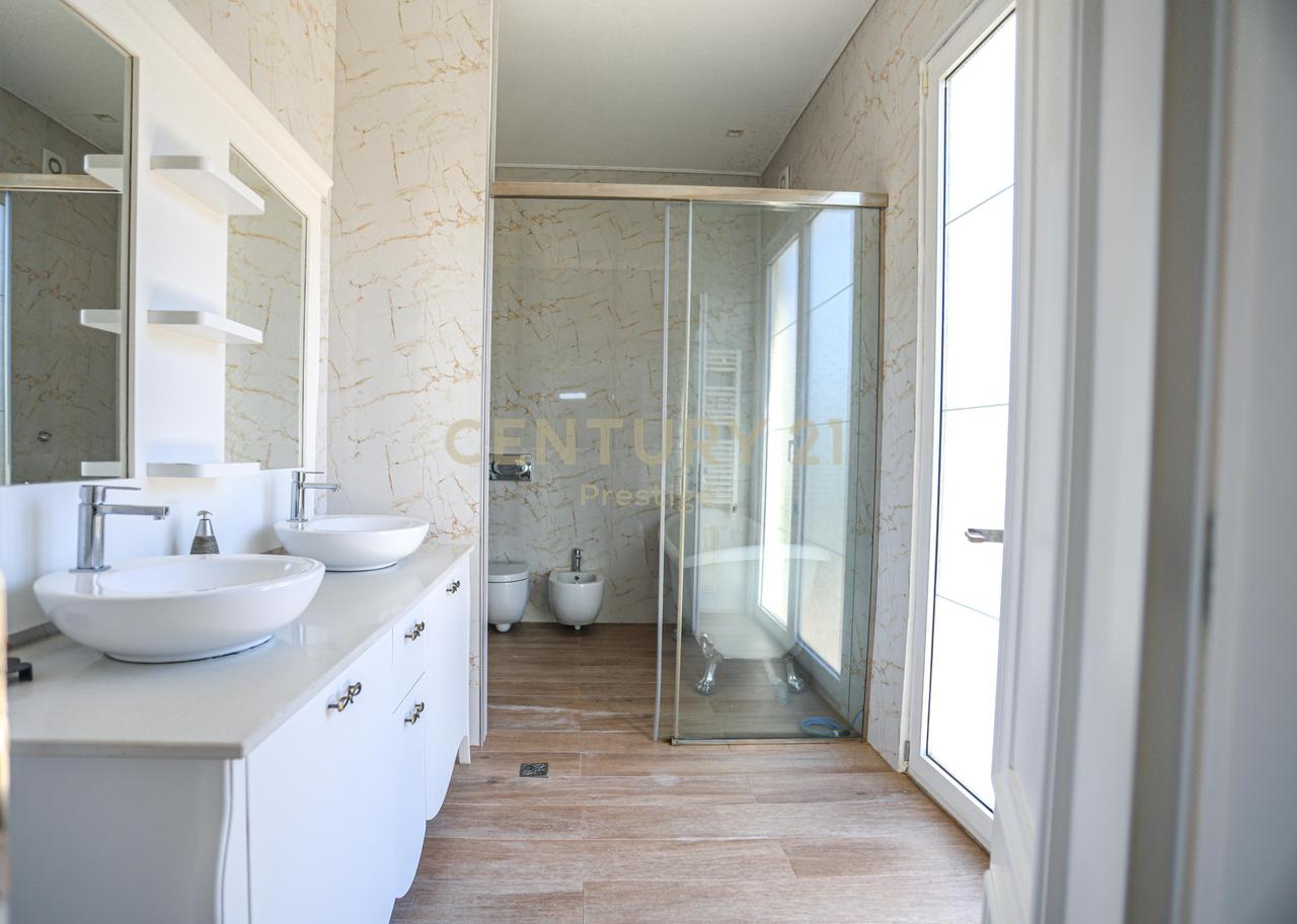 VILE LUKSOZE ME QIRA, LIQENI I THATE, TIRANE!