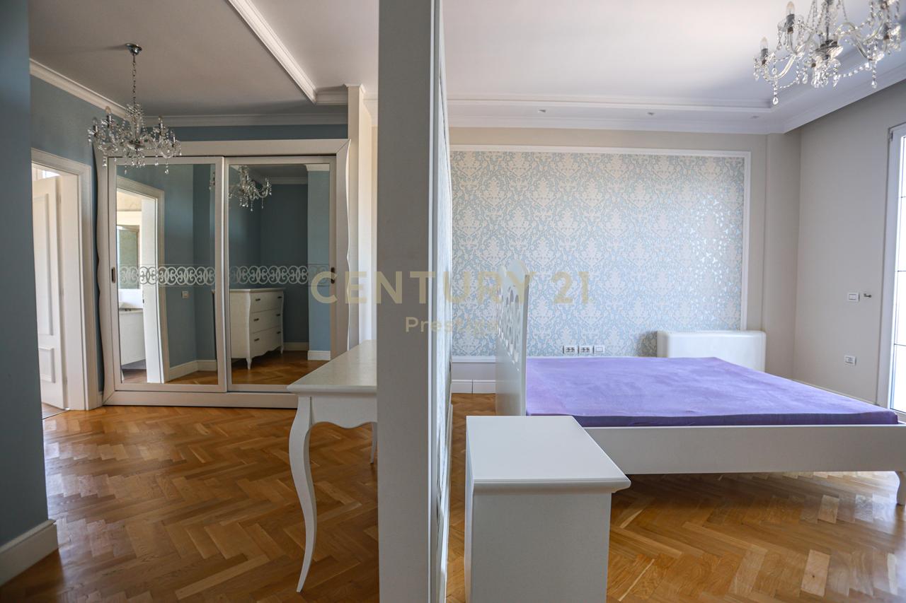 VILE LUKSOZE ME QIRA, LIQENI I THATE, TIRANE!