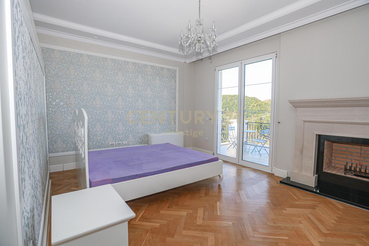 VILE LUKSOZE ME QIRA, LIQENI I THATE, TIRANE!