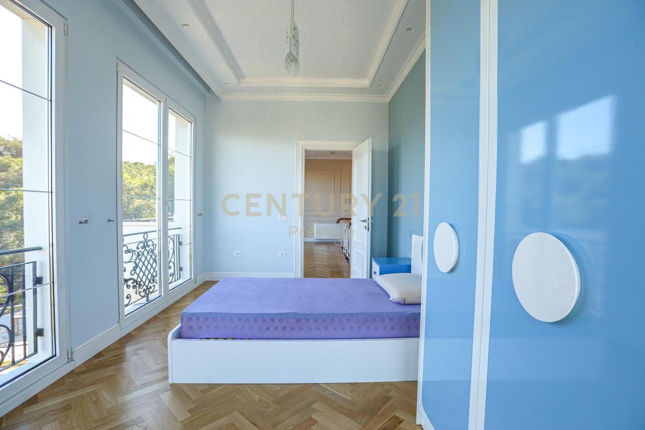 VILE LUKSOZE ME QIRA, LIQENI I THATE, TIRANE!