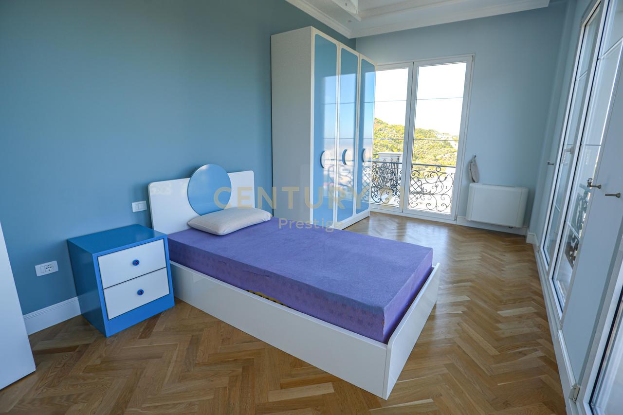 VILE LUKSOZE ME QIRA, LIQENI I THATE, TIRANE!