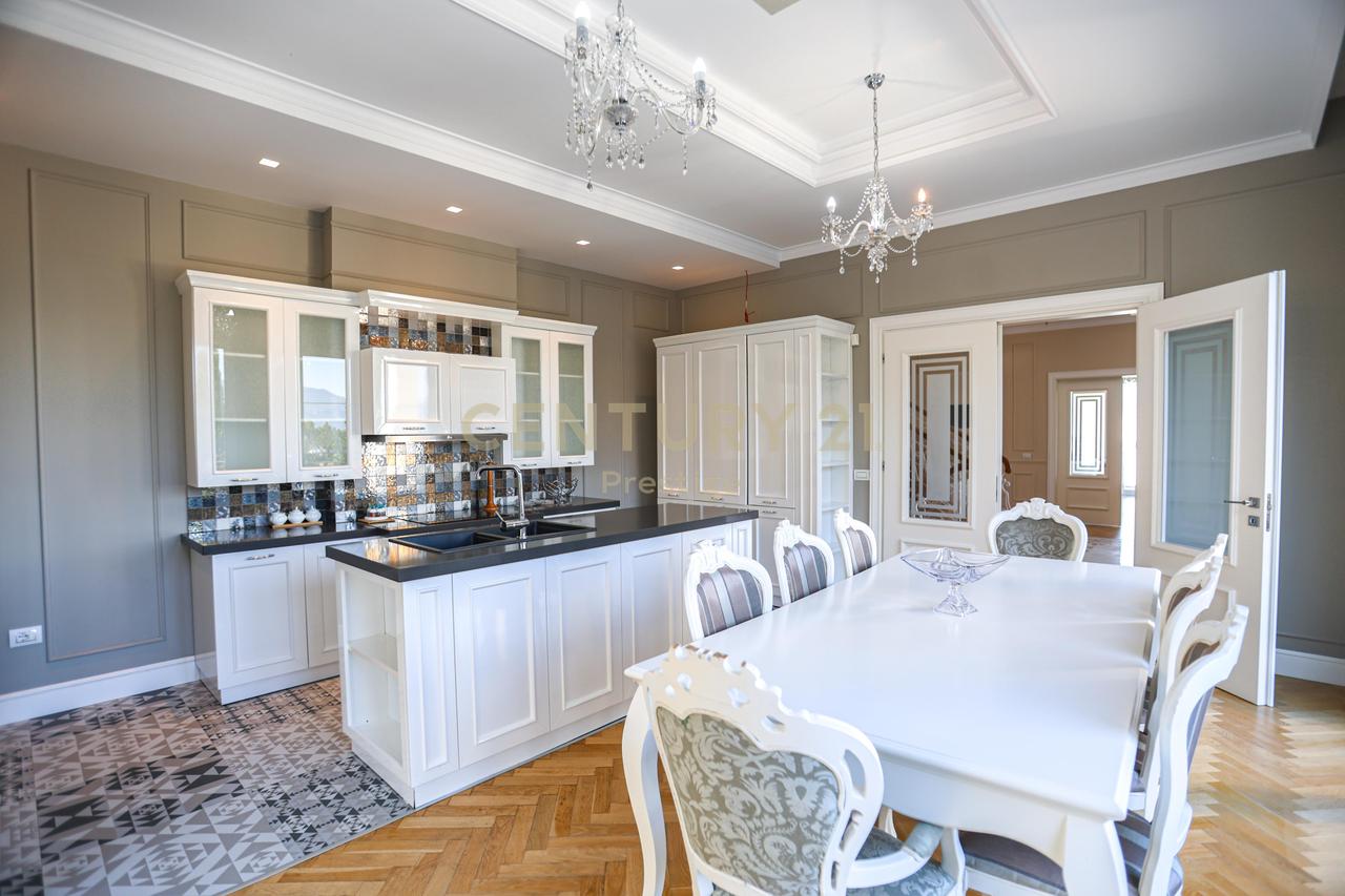 VILE LUKSOZE ME QIRA, LIQENI I THATE, TIRANE!