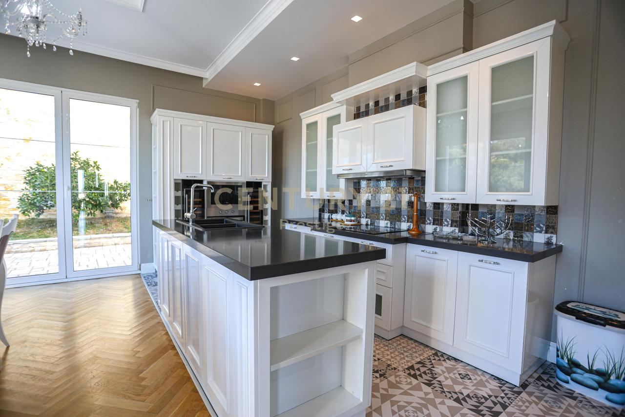 VILE LUKSOZE ME QIRA, LIQENI I THATE, TIRANE!