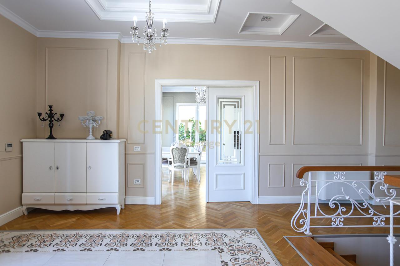 VILE LUKSOZE ME QIRA, LIQENI I THATE, TIRANE!