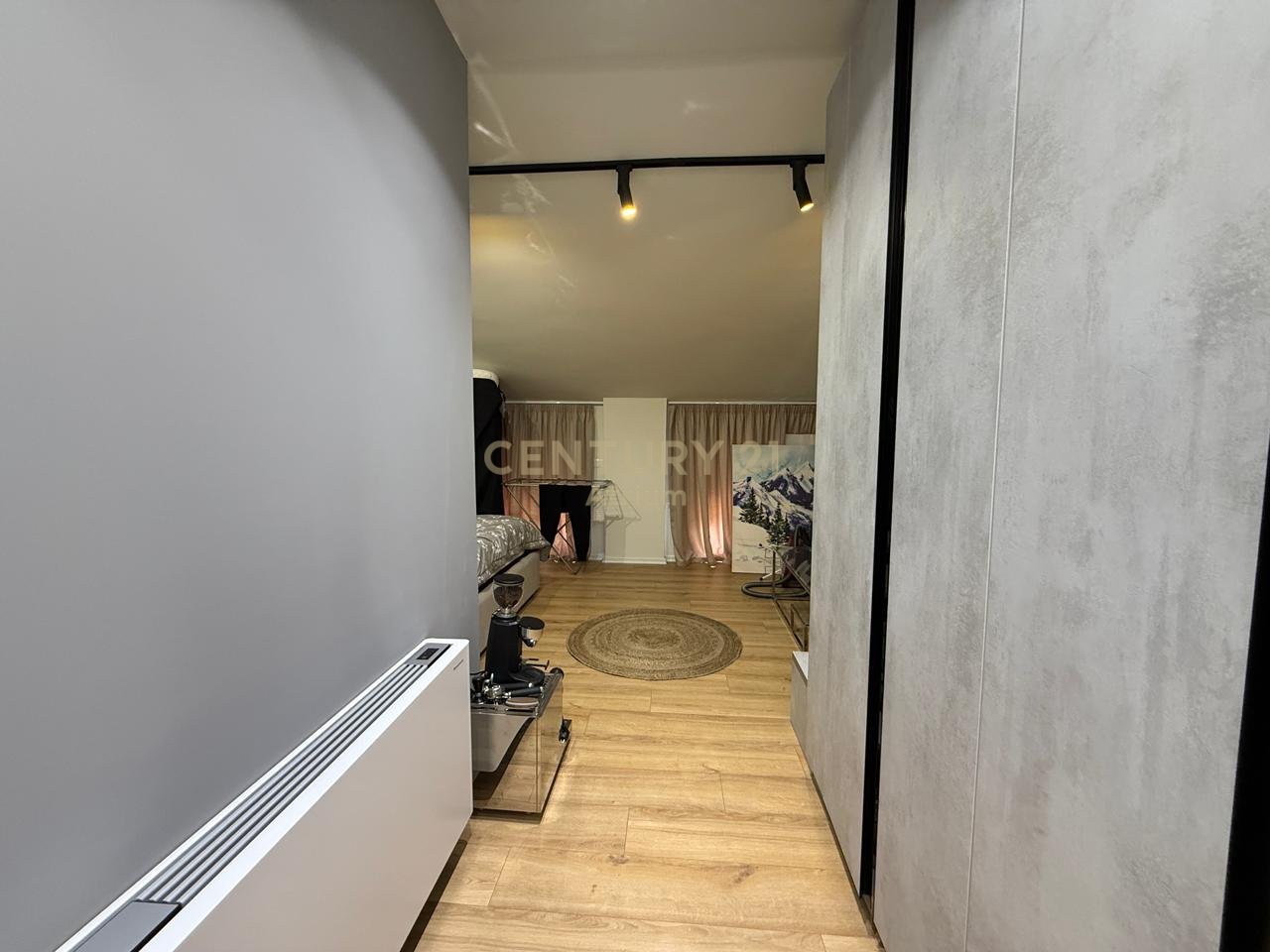 JEPET ME QIRA APARTAMENT 3+1+2+VERANDE+3 POSTE PARKIMI !