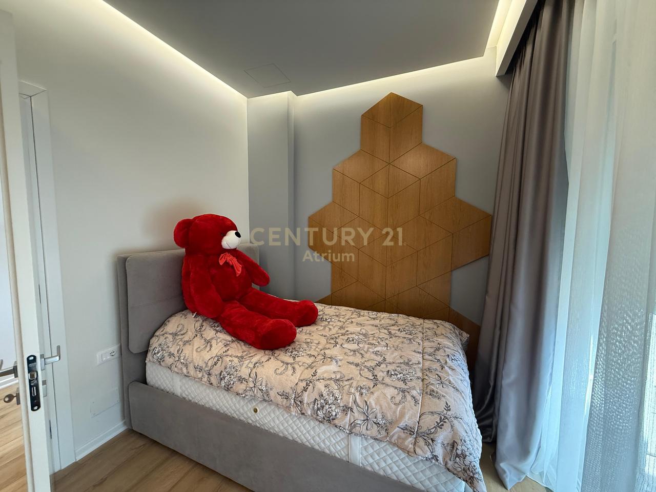 JEPET ME QIRA APARTAMENT 3+1+2+VERANDE+3 POSTE PARKIMI !