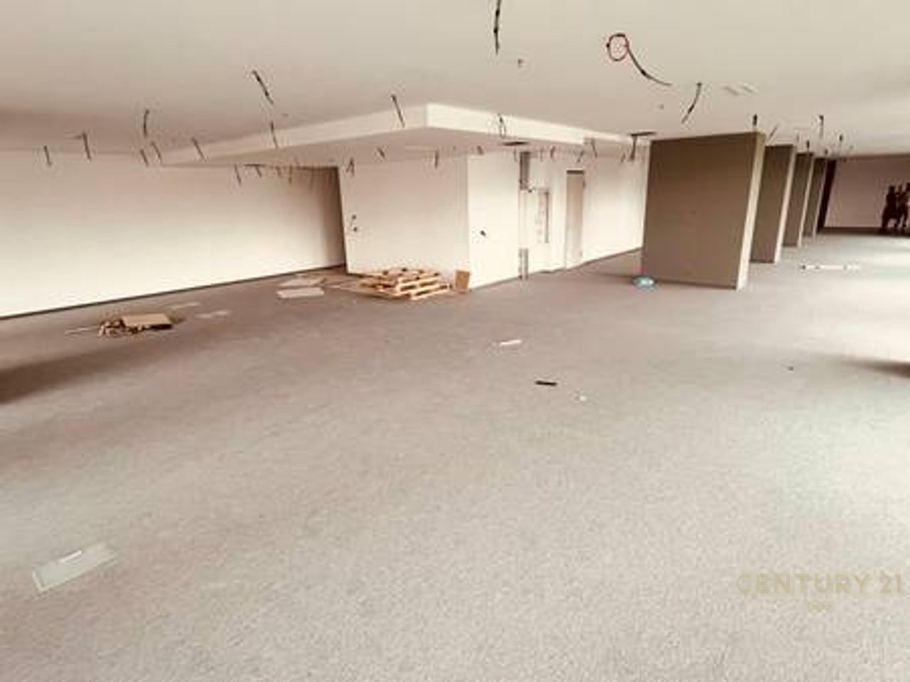 OFFICE FOR RENT AT DOWNTOWN ONE TIRANA!!
