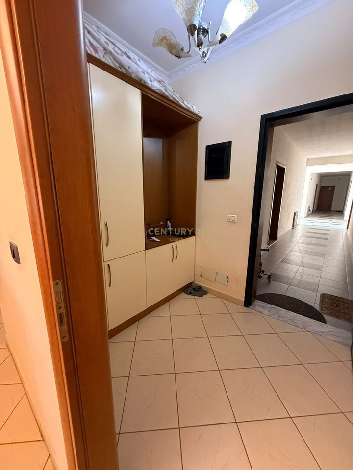 JEPET ME QIRA APARTAMENT 2+1 +2 ,VIJA E DYTE LUNGOMARE ,PRAN KARBURANT "RIRA "