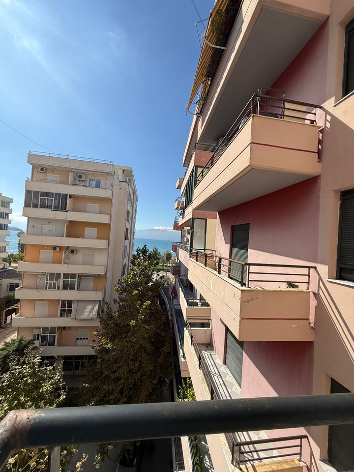 JEPET ME QIRA APARTAMENT 2+1 +2 ,VIJA E DYTE LUNGOMARE ,PRAN KARBURANT "RIRA "