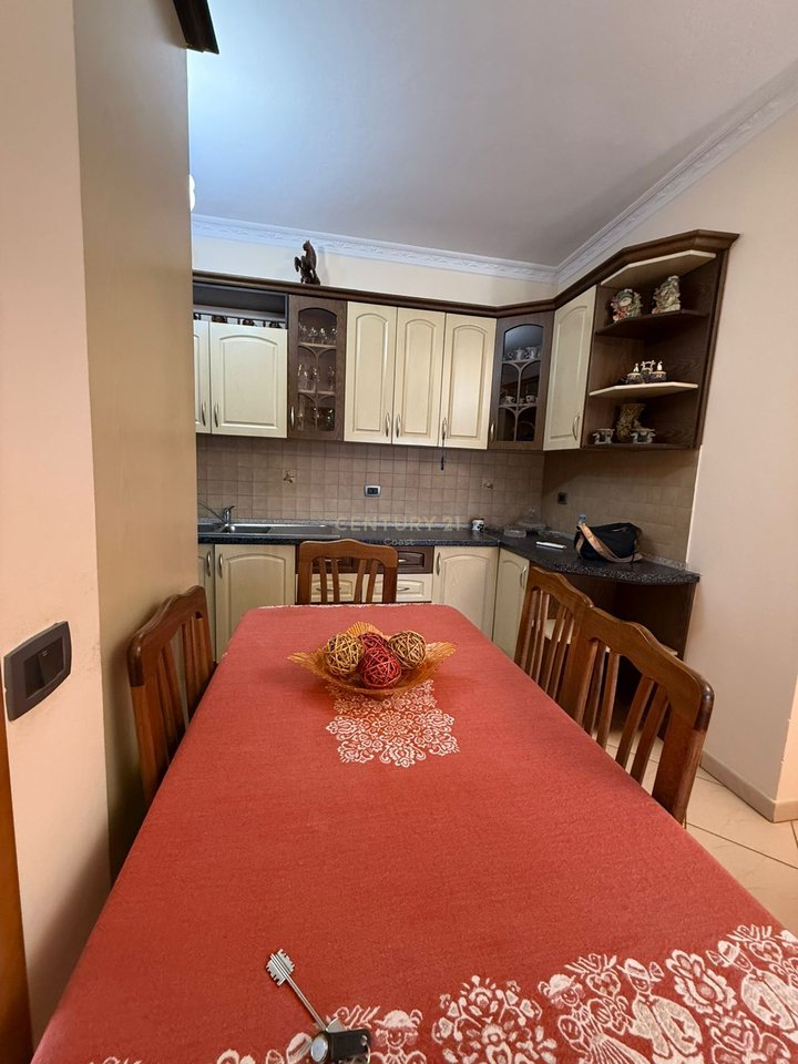 JEPET ME QIRA APARTAMENT 2+1 +2 ,VIJA E DYTE LUNGOMARE ,PRAN KARBURANT "RIRA "