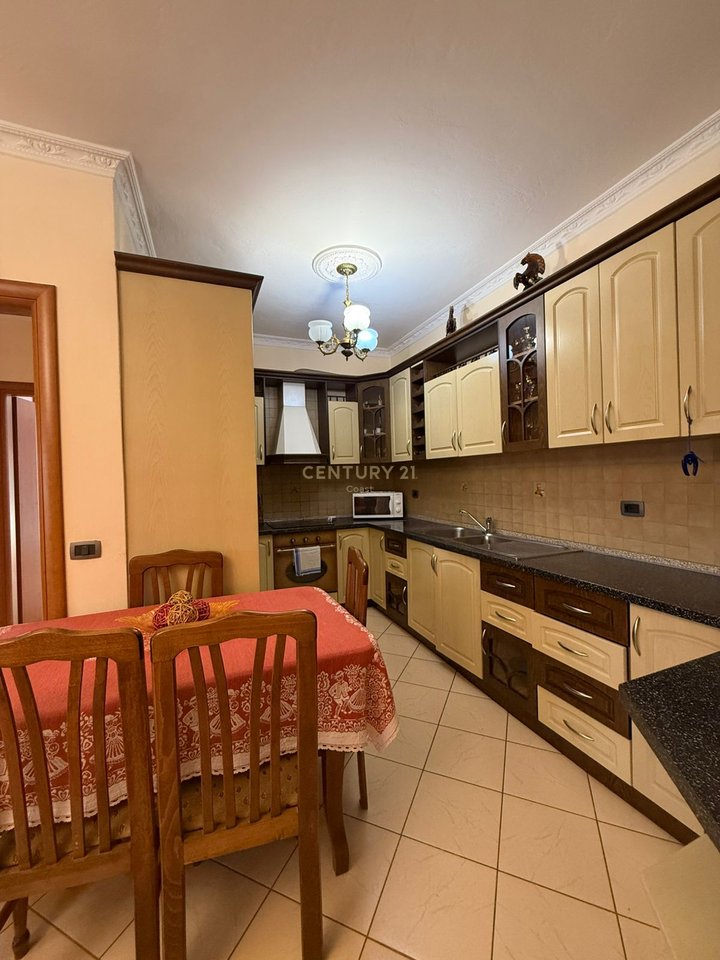 JEPET ME QIRA APARTAMENT 2+1 +2 ,VIJA E DYTE LUNGOMARE ,PRAN KARBURANT "RIRA "