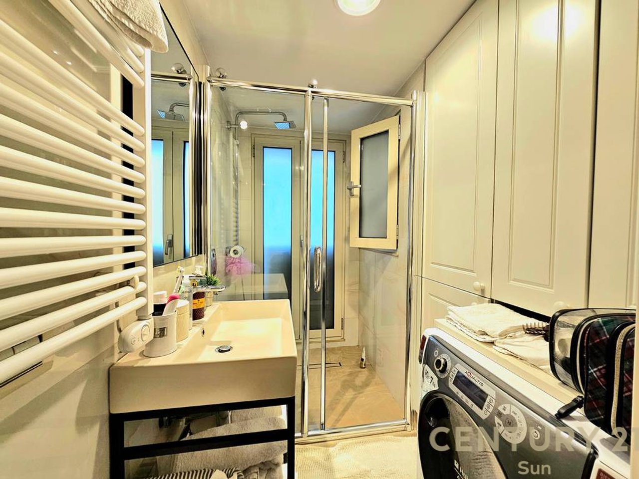 PENTHOUSE FOR SALE NEAR THE DRY LAKE.