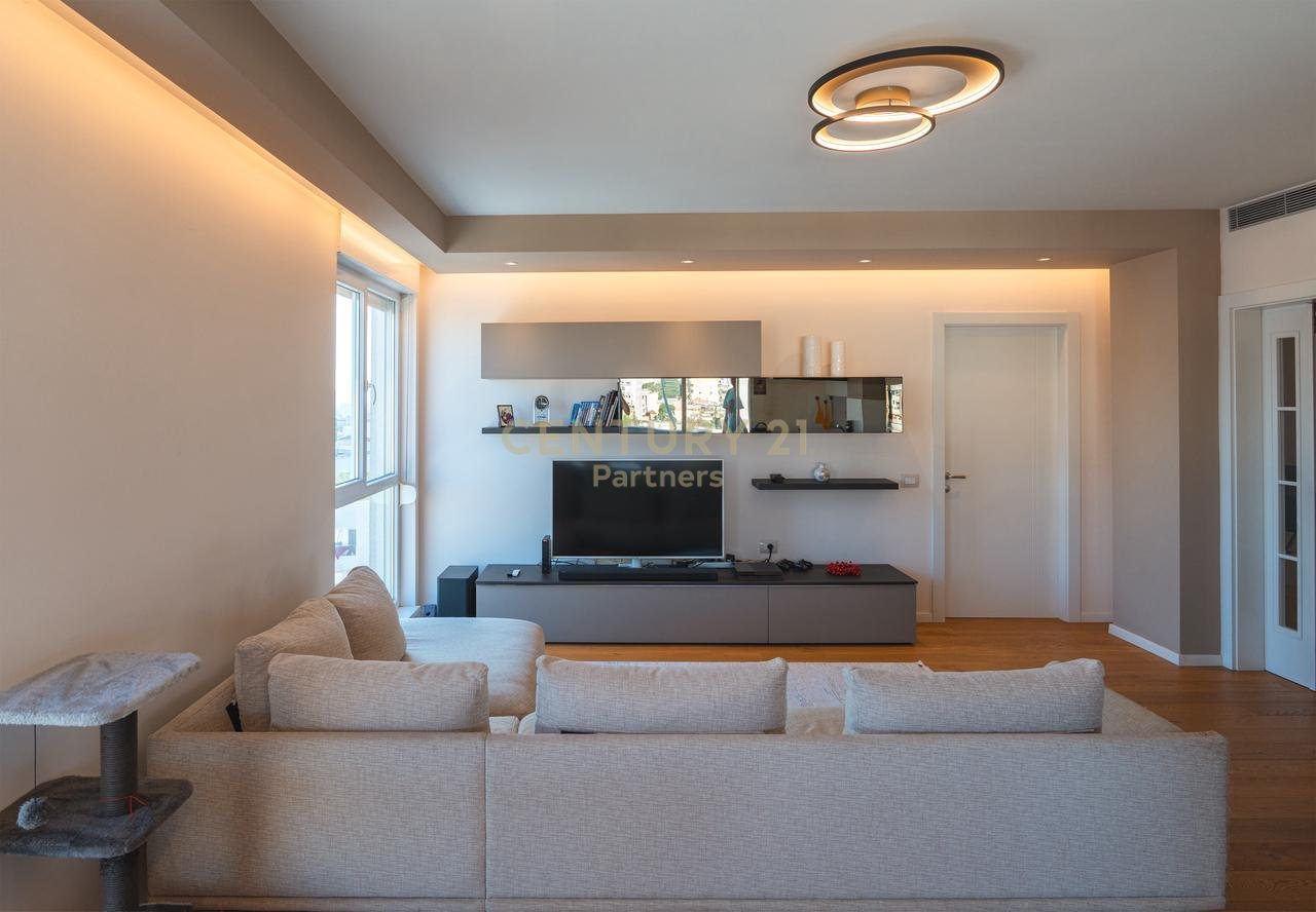 Shitet Apartament 3+1+2 në Kompleksin Magnet, Tiranë!