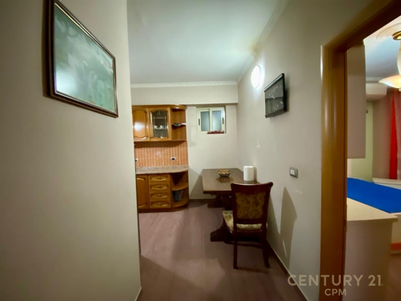 PRANE GJIMNAZIT PETRO NINI SHESIM APARTAMENT 2+1+AMBIENT GATIMI I VECUAR