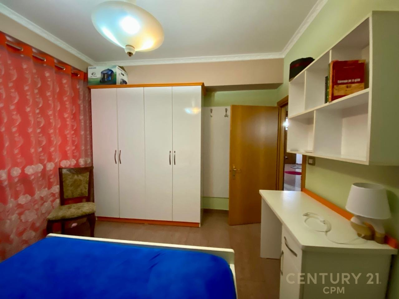 PRANE GJIMNAZIT PETRO NINI SHESIM APARTAMENT 2+1+AMBIENT GATIMI I VECUAR