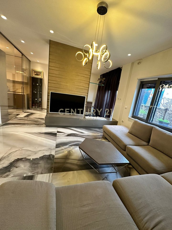 Jepet me qira apartament luksoz 1+1 tek Ring Center – Tiranë