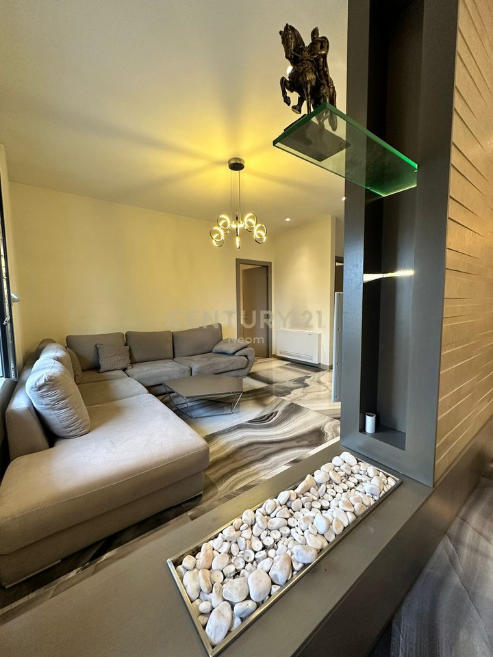 Jepet me qira apartament luksoz 1+1 tek Ring Center – Tiranë