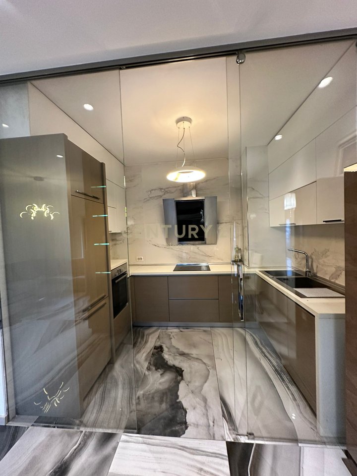 Jepet me qira apartament luksoz 1+1 tek Ring Center – Tiranë