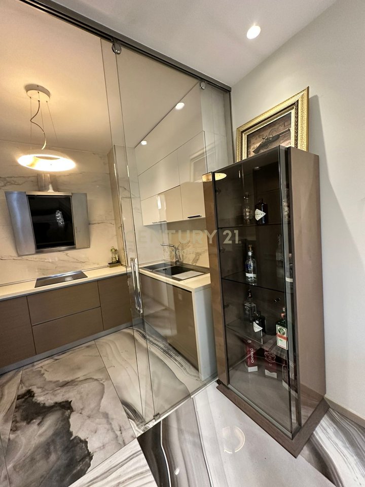 Jepet me qira apartament luksoz 1+1 tek Ring Center – Tiranë