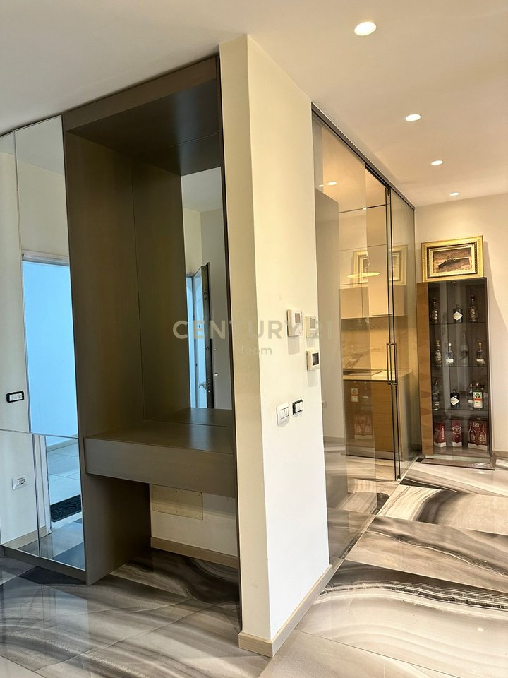 Jepet me qira apartament luksoz 1+1 tek Ring Center – Tiranë